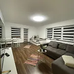 公寓 Gemuetliches Dg-apartment In Weissenthurm, 4 *