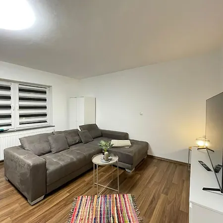 Gemuetliches Dg-apartment In Weissenthurm, 4 Apartmán