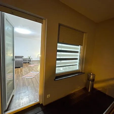 Gemuetliches Dg-apartment In Weissenthurm, 4 Weissenthurm