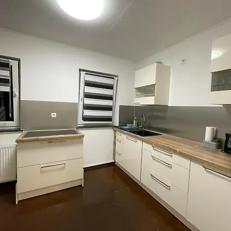 Gemuetliches Dg-apartment In Weissenthurm, 4 *