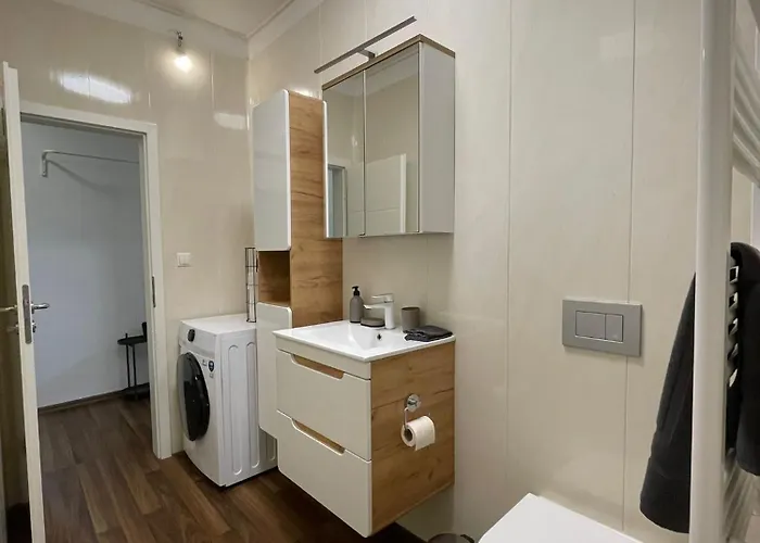 Gemuetliches Dg-apartment In Weissenthurm, 4