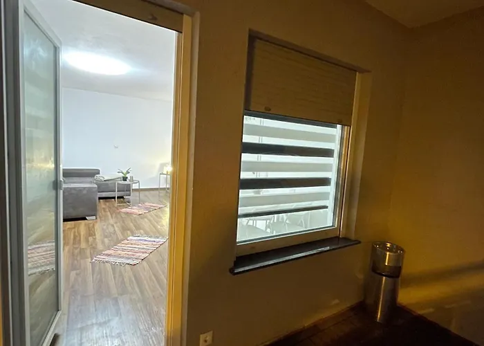 Gemuetliches Dg-apartment In Weissenthurm, 4 Weissenthurm